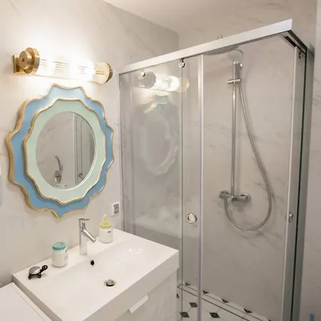 Pearl Apartment *
